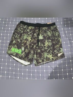 Nike Stride Dri-FIT 7" Brief-Lined Running Shorts Camo IH4512-012 Size: Medium
